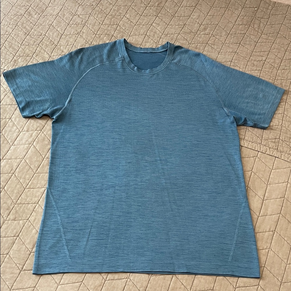 lululemon athletica Men's Heathered Blue Short Sleeve Tee